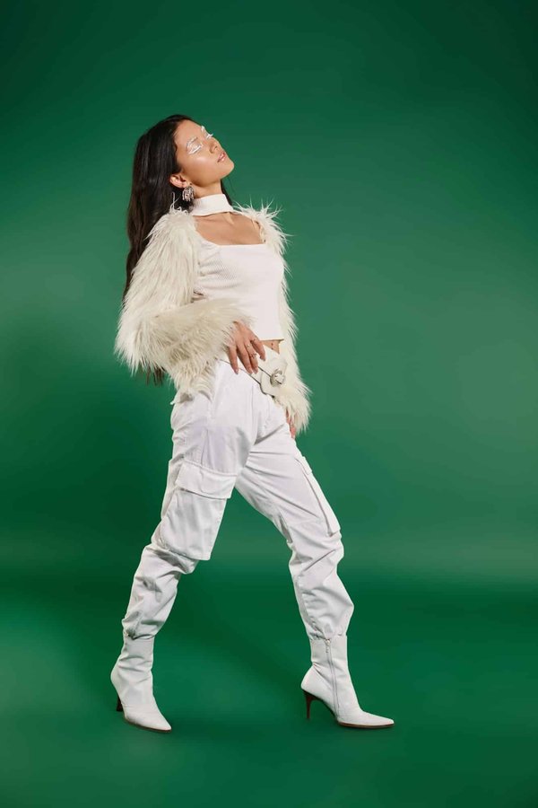 Quelles sont les caractéristiques principales d'un pantalon cargo?